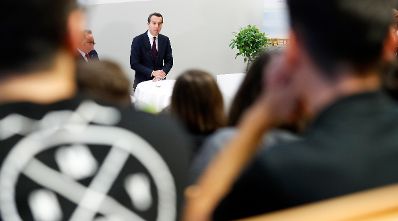 Am 18. Oktober 2016 besuchte Bundeskanzler Christian Kern das Bundesland Burgenland. Im Bild in der Fachhochschule Eisenstadt.