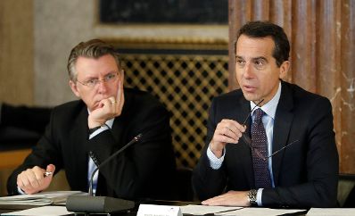 Am 19. Oktober 2016 sprach Bundeskanzler Christian Kern (r.) beim EU-Hauptausschuss im Parlament.