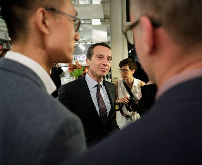 Am 19. Oktober 2016 er&ouml;ffnete Bundeskanzler Christian Kern die Ausstellung Ungarn 56 im Westlicht.