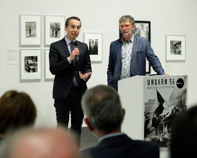 Am 19. Oktober 2016 er&ouml;ffnete Bundeskanzler Christian Kern (l.) die Ausstellung Ungarn 56 im Westlicht.