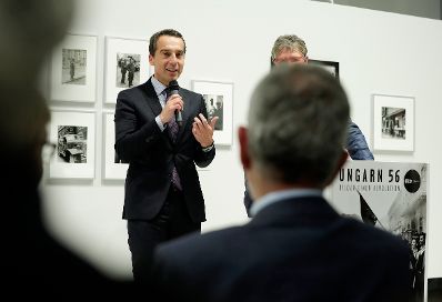 Am 19. Oktober 2016 er&ouml;ffnete Bundeskanzler Christian Kern (l.) die Ausstellung Ungarn 56 im Westlicht.