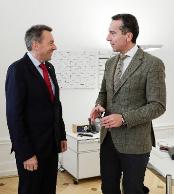 Am 27. Oktober 2016 empfing Bundeskanzler Christian Kern (r.) den Pr&auml;sidenten des Internationalen Kommitees des Roten Kreuzes Peter Maurer (l.) zu einem Gespr&auml;ch.