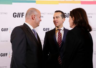 Am 23. November 2016 fand die Unterzeichnung einer &quot;Joint Declaration&quot; zwischen &Ouml;sterreich und der UNIDO statt. Im Bild Bundeskanzler Christian Kern (m.) mit Alan Shklarek (l.) und Tanja Wehsely (r.).