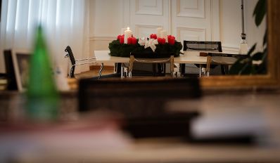 Am 25. November 2016 wurde Bundeskanzler Christian Kern von der Diakonie &Ouml;sterreich ein Adventkranz &uuml;berreicht.