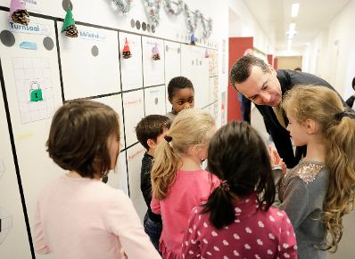 Am 7. Dezember 2016 besuchte Bundeskanzler Christian Kern die Ganztagsschule am Bildungscampus Donaufeld.