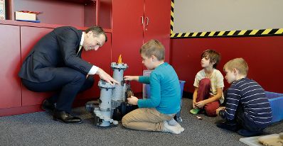 Am 7. Dezember 2016 besuchte Bundeskanzler Christian Kern die Ganztagsschule am Bildungscampus Donaufeld.