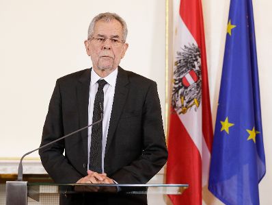 Am 14. Dezember 2016 empfing Bundeskanzler Christian Kern den designierten Bundespr&auml;sidenten Alexander Van der Bellen (im Bild) zu einem Gespr&auml;ch. Im Anschluss fand eine Pressekonferenz statt.