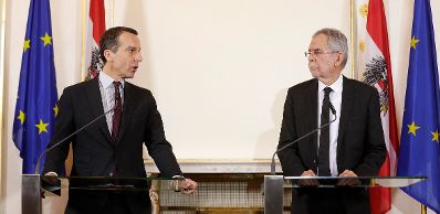 Am 14. Dezember 2016 empfing Bundeskanzler Christian Kern (l.) den designierten Bundespr&auml;sidenten Alexander Van der Bellen (r.) zu einem Gespr&auml;ch. Im Anschluss fand eine Pressekonferenz statt.