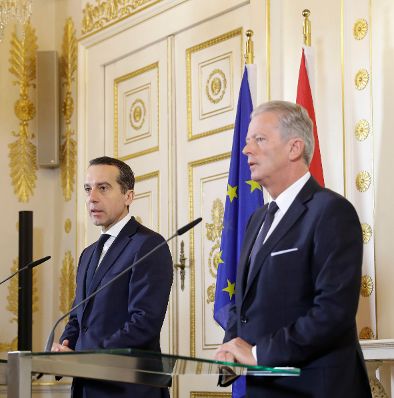 Am 20. Dezember 2016 gab Bundeskanzler Christian Kern (l.) ein Pressestatement zu den tragischen Ereignissen in Berlin. Im Bild mit Vizekanzler und Bundesminister Reinhold Mitterlehner (r.).