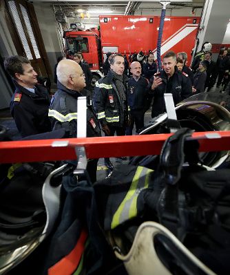 Am 22. Dezember 2016 besuchte Bundeskanzler Christian Kern die Wiener Berufsfeuerwehr am Hof.