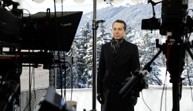 Am 18. J&auml;nner 2017 nahm Bundeskanzler Christian Kern am Weltwirtschaftsforum in Davos teil. Im Bild bei einem Interview mit CNN.