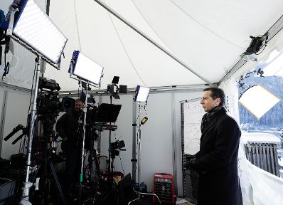 Am 18. J&auml;nner 2017 nahm Bundeskanzler Christian Kern am Weltwirtschaftsforum in Davos teil. Im Bild bei einem Interview mit CNN.