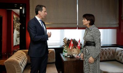 Am 18. J&auml;nner 2017 nahm Bundeskanzler Christian Kern (l.) am Weltwirtschaftsforum in Davos teil. Im Bild mit der schweizer Bundespr&auml;sidentin Doris Leuthard (r.).