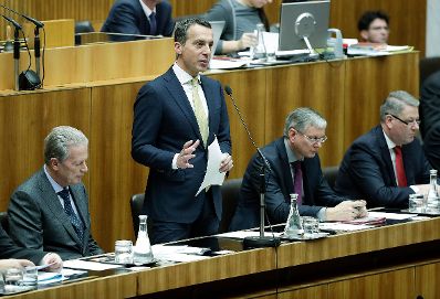 Am 31. J&auml;nner 2017 stellte Bundeskanzler Christian Kern (m.l.) im Nationalrat im Parlament das Arbeitsprogramm der Bundesregierung vor. Im Bild mit Vizekanzler, Bundesminister Reinhold Mitterlehner (l.), Sozialminister Alois St&ouml;ger (m.r.) und Landwirtschaftsminister Andr&auml; Rupprechter (r.).