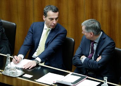 Am 31. J&auml;nner 2017 stellte Bundeskanzler Christian Kern (l.) im Nationalrat im Parlament das Arbeitsprogramm der Bundesregierung vor. Im Bild mit Sozialminister Alois St&ouml;ger (r.).