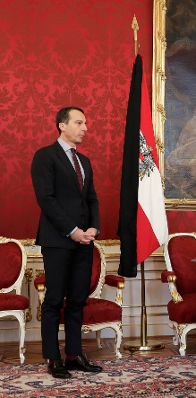 Am 24. Februar 2017 gab Bundeskanzler Christian Kern (im Bild) gemeinsam mit Bundespr&auml;sident Alexander Van der Bellen eine Pressestatement zum Ableben von Gesundheitsministerin Sabine Oberhauser.