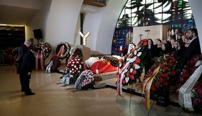 Am 5. M&auml;rz 2017 fand die Trauerfeier f&uuml;r Bundesministerin Sabine Oberhauser statt. Im Bild Bundespr&auml;sident Alexander Van der Bellen mit Ehefrau Doris Schmidauer.
