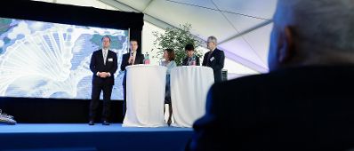 Am 6. April 2017 nahm Bundeskanzler Christian Kern am Spatenstich zum Projekt Large Scale Cell Culture (LSCC) der Firma Boehringer Ingelheim teil.