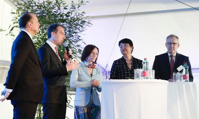 Am 6. April 2017 nahm Bundeskanzler Christian Kern am Spatenstich zum Projekt Large Scale Cell Culture (LSCC) der Firma Boehringer Ingelheim teil.