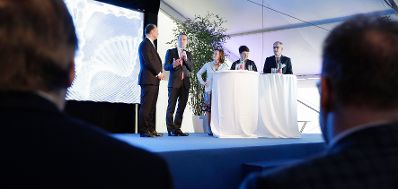 Am 6. April 2017 nahm Bundeskanzler Christian Kern am Spatenstich zum Projekt Large Scale Cell Culture (LSCC) der Firma Boehringer Ingelheim teil.