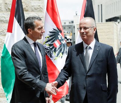 Am 23. April 2017 besuchte Bundeskanzler Christian Kern (l.) das Land Israel. Im Bild mit dem Premierminister von Pal&auml;stina Rami Hamdallah (r.).