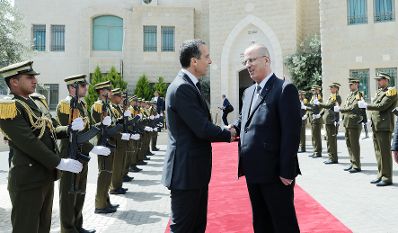 Am 23. April 2017 besuchte Bundeskanzler Christian Kern (l.) das Land Israel. Im Bild mit dem Premierminister von Pal&auml;stina Rami Hamdallah (r.).