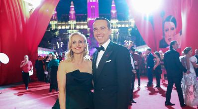 Am 10. Juni 2017 besuchte Bundeskanzler Christian Kern den Life Ball 2017.