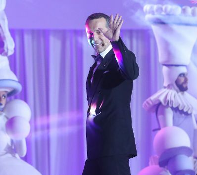 Am 10. Juni 2017 besuchte Bundeskanzler Christian Kern den Life Ball 2017.