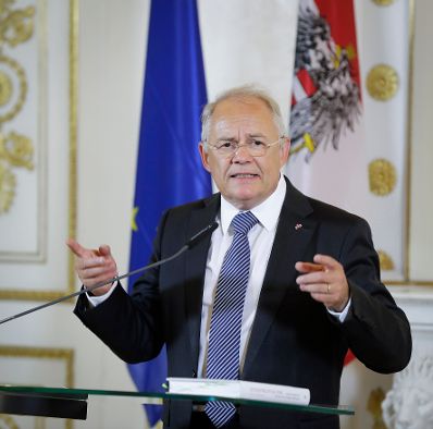 Am 13. Juni 2017 fand die Buchpr&auml;sentation "Die Staatskanzlei" im Bundeskanzleramt statt. Im Bild Manfred Matzka.