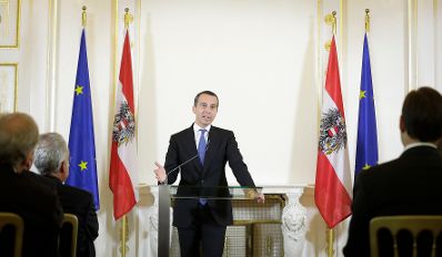 Am 13. Juni 2017 fand die Buchpr&auml;sentation "Die Staatskanzlei" im Bundeskanzleramt statt. Im Bild Bundeskanzler Christian Kern.