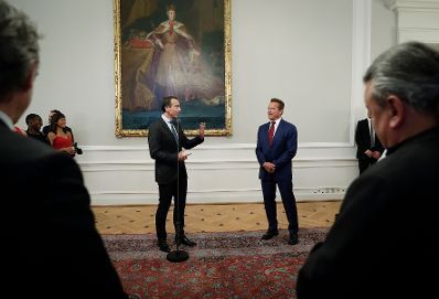 Am 20. Juni 2017 gab Bundeskanzler Christian Kern (l.) anl&auml;sslich des R20 Austrian World Summit einen Empfang im Bundeskanzleramt. Im Bild mit Arnold Schwarzenegger (r.).