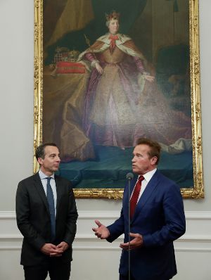Am 20. Juni 2017 gab Bundeskanzler Christian Kern (l.) anl&auml;sslich des R20 Austrian World Summit einen Empfang im Bundeskanzleramt. Im Bild mit Arnold Schwarzenegger (r.).