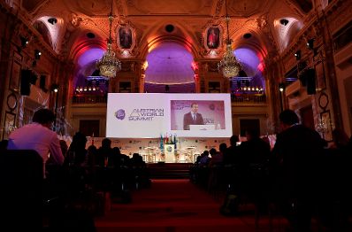 Am 20. Juni 2017 nahm Bundeskanzler Christian Kern am R20 Austrian World Summit teil.