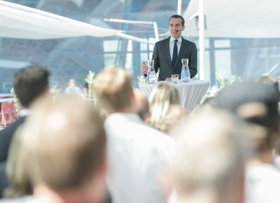 Am 26. Juni 2017 besuchte Bundeskanzler Christian Kern (im Bild) die Firma Wiener Netze.