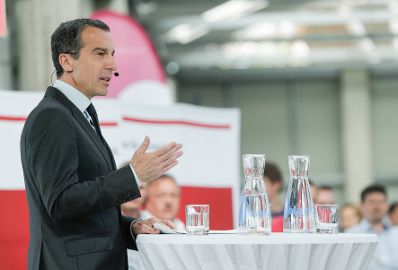 Am 26. Juni 2017 besuchte Bundeskanzler Christian Kern (l.) die Firma Wiener Netze.