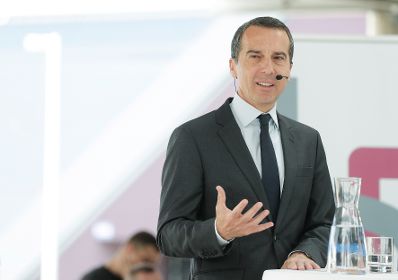 Am 26. Juni 2017 besuchte Bundeskanzler Christian Kern (im Bild) die Firma Wiener Netze.