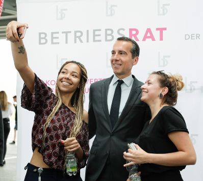 Am 26. Juni 2017 besuchte Bundeskanzler Christian Kern (m.) die Firma Wiener Netze.