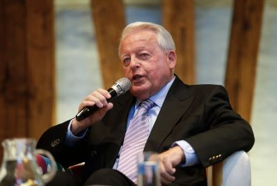 Am 3. Juli 2017 nahm Bundeskanzler Christian Kern an der Diskussion des Europa Club Spezial &bdquo;Wie halten Sie es mit Europa?&ldquo; teil. Im Bild Bundeskanzler a.D. Franz Vranitzky.