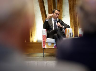 Am 3. Juli 2017 nahm Bundeskanzler Christian Kern (im Bild) an der Diskussion des Europa Club Spezial &bdquo;Wie halten Sie es mit Europa?&ldquo; teil.