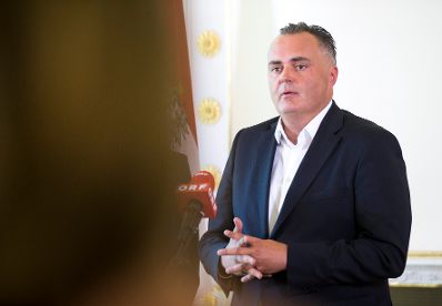 Am 5. Juli 2017 gaben Bundeskanzler Christian Kern und Verteidigungsminister Hans Peter Doskozil (im Bild) ein Statement zu den Grenzsicherungsma&szlig;nahmen ab.