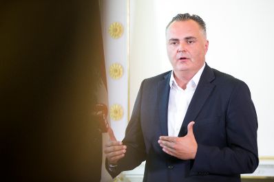 Am 5. Juli 2017 gaben Bundeskanzler Christian Kern und Verteidigungsminister Hans Peter Doskozil (im Bild) ein Statement zu den Grenzsicherungsma&szlig;nahmen ab.