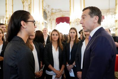 Am 11. Juli 2017 fand in der Pr&auml;sidentschaftskanzlei die Verabschiedung des &Ouml;FB-Frauen-Nationalteams zur Fu&szlig;ball-Europameisterschaft 2017 statt. Im Bild mit Bundeskanzler Christian Kern (r.).