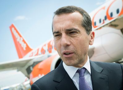 Am 14. Juli 2017 gab Bundeskanzler Christian Kern ein Pressestatement zur Er&ouml;ffnung eines Standorts von Easyjet in Wien.