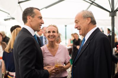 Am 28. Juli 2017 luden Bundeskanzler Christian Kern (l.) und Kunst- und Kulturminister Thomas Drozda zum Cocktailempfang im Museum der Moderne anl&auml;sslich der Salzburger Festspiele.