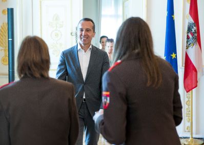 Am 31. Juli 2017 empfing Bundeskanzler Christian Kern (im Bild) die Feuerwehr- WeltmeisterInnen der Freiwilligen Feuerwehr Rudersdorf.