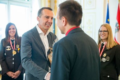 Am 31. Juli 2017 empfing Bundeskanzler Christian Kern die Feuerwehr- WeltmeisterInnen der Freiwilligen Feuerwehr Rudersdorf.