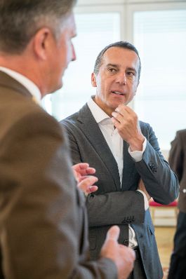 Am 31. Juli 2017 empfing Bundeskanzler Christian Kern (im Bild) die Feuerwehr- WeltmeisterInnen der Freiwilligen Feuerwehr Rudersdorf.