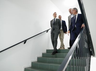 Am 8. August 2017 besuchte Bundeskanzler Christian Kern (l.) das AMS in Steyr.