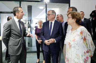 Am 8. August 2017 besuchte Bundeskanzler Christian Kern (l.) das AMS in Steyr.