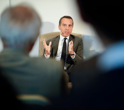 Am 8. August 2017 nahm Bundeskanzler Christian Kern (im Bild) an der Club 20 Diskussion mit Profil Herausgeber Christian Rainer und Eva Linsinger teil.